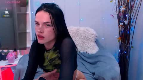 Snapshot of holy_girl_x chatting on October 2025 02:00:02 AM Holy girl online show from October 2025 02:00:02 AM