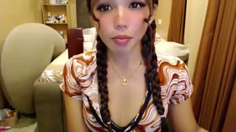 holy_molly1 online show from May 2026 06:09:01 PM