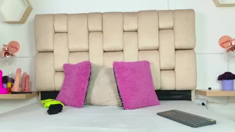 Ariana Mora online show from April 2026 12:19:02 PM