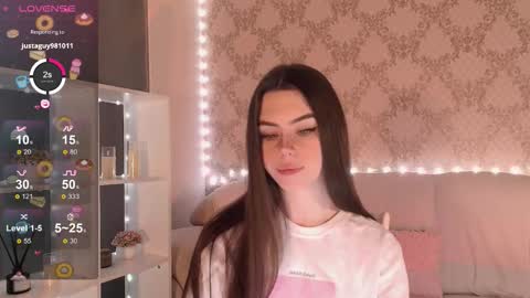 Mia online show from December 2025 03:24:01 AM