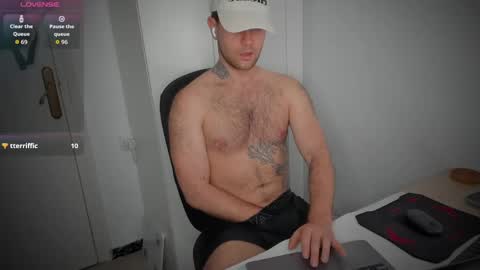 Snapshot of honestandrew chatting on April 2026 05:52:01 AM Andrew online show from April 2026 05:52:01 AM