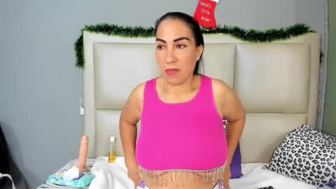 Snapshot of honey__hott chatting on December 2025 08:15:01 PM Honey online show from December 2025 08:15:01 PM