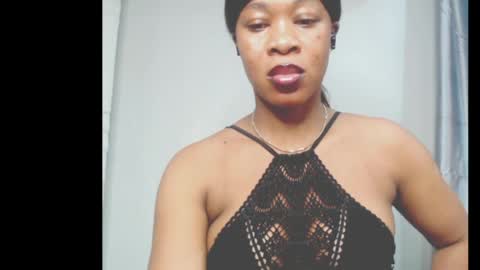 Snapshot of honey_dollxx chatting on August 2026 06:59:02 AM Flora online show from August 2026 06:59:02 AM