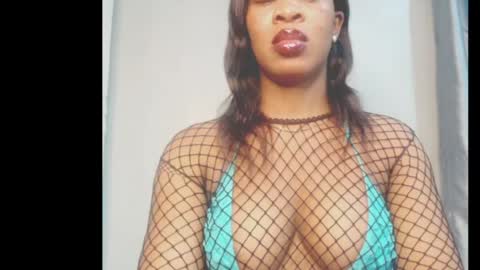 Snapshot of honey_dollxx chatting on August 2026 06:37:02 AM Flora online show from August 2026 06:37:02 AM
