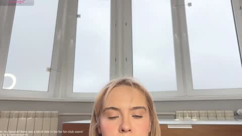 Snapshot of honey_sunshine chatting on November 2025 08:24:01 AM Jenyanew vid how I squirt in forest in bio online show from November 2025 08:24:01 AM