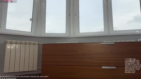 Snapshot of honey_sunshine chatting on November 2025 09:31:01 AM Jenyanew vid how I squirt in forest in bio online show from November 2025 09:31:01 AM