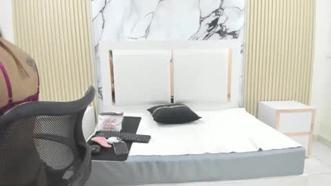 honeyangelh online show from February 2026 11:42:01 AM