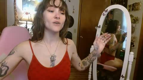 Snapshot of honeybeexo333 chatting on January 2025 03:44:02 PM Honey Bee online show from January 2025 03:44:02 PM