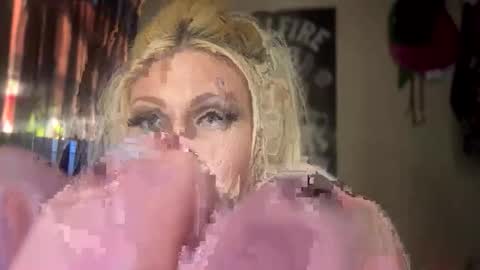 Snapshot of honeybuhnny chatting on February 2026 06:26:01 PM honeybuhnny online show from February 2026 06:26:01 PM