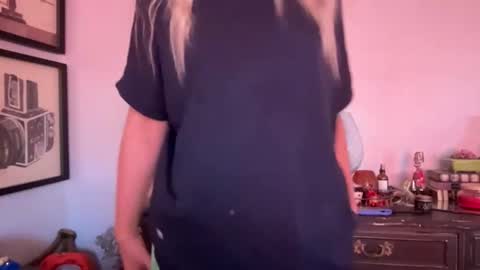 Snapshot of honeybun_z chatting on November 2025 04:56:01 PM honeybun_z online show from November 2025 04:56:01 PM