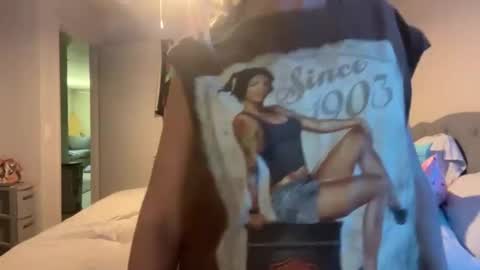 honeybun_z online show from May 2026 11:02:02 PM
