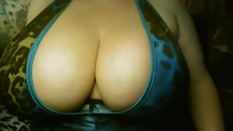 honeychambers online show from September 2025 10:21:02 PM