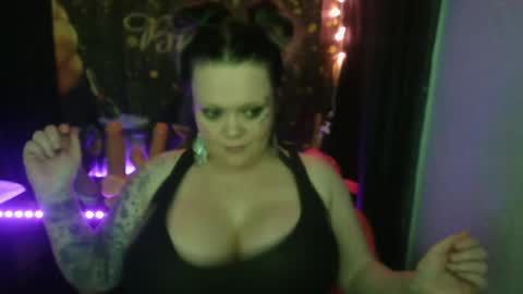 honeychambers online show from April 2026 10:51:02 PM