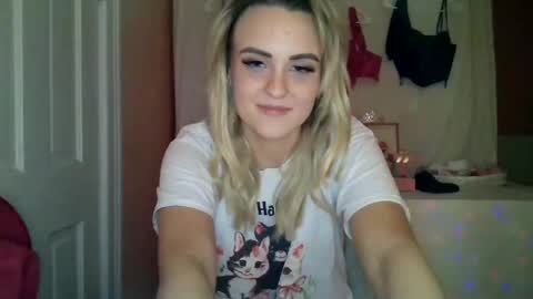 Snapshot of honeydrippinbunny chatting on February 2025 05:16:01 AM HoneyDrippinBunny online show from February 2025 05:16:01 AM