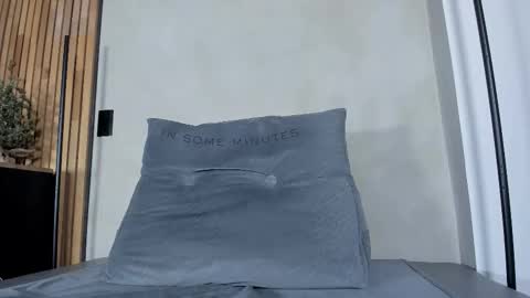 Sofia independent model online show from November 2025 11:31:02 AM