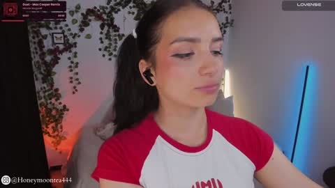       online show from February 2025 09:52:01 PM