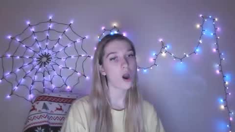 honeyveil online show from December 2025 09:02:01 PM