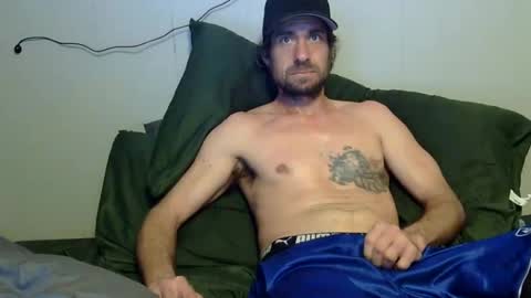 hoodedcricket online show from April 2026 11:28:01 PM