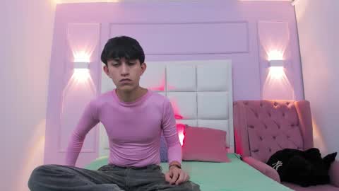 Snapshot of hoot_booys_ chatting on October 2025 08:33:02 PM hoot_booys_ online show from October 2025 08:33:02 PM