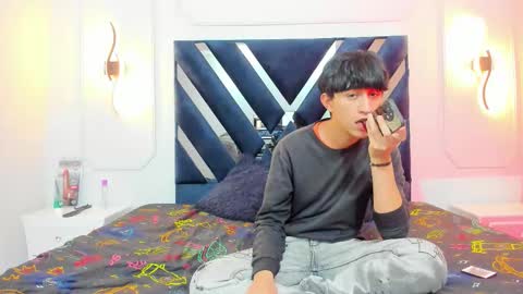 Snapshot of hoot_booys_ chatting on November 2025 03:23:01 AM hoot_booys_ online show from November 2025 03:23:01 AM