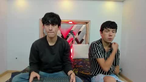 Snapshot of hoot_booys_ chatting on November 2025 07:57:01 PM hoot_booys_ online show from November 2025 07:57:01 PM