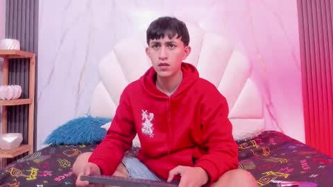 Snapshot of hoot_booys_ chatting on December 2025 08:46:01 PM hoot_booys_ online show from December 2025 08:46:01 PM