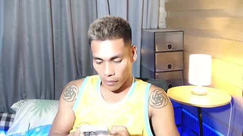 Snapshot of horny_johnxxx chatting on February 2026 12:25:01 PM horny_johnxxx online show from February 2026 12:25:01 PM