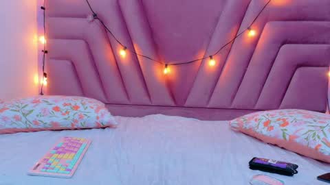 Khloe  online show from November 2025 01:21:02 PM