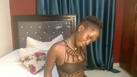 Snapshot of hornybella4 chatting on December 2024 11:36:02 PM Bella online show from December 2024 11:36:02 PM