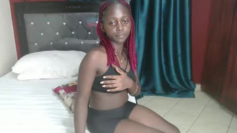 Snapshot of hornybella4 chatting on February 2025 07:27:01 AM Bella online show from February 2025 07:27:01 AM