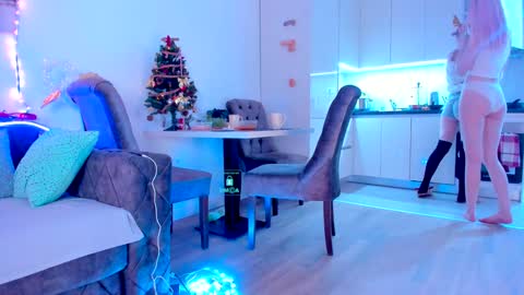 Snapshot of hornybunnys chatting on December 2024 10:04:01 PM Alex and Rosie online show from December 2024 10:04:01 PM