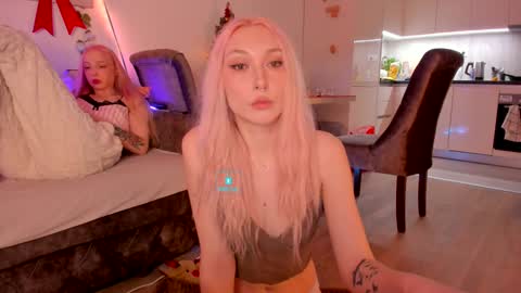 Snapshot of hornybunnys chatting on January 2025 10:11:02 PM Alex and Rosie online show from January 2025 10:11:02 PM