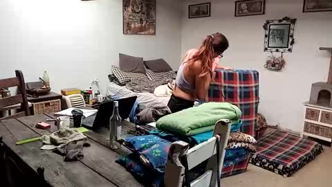 Nix  D online show from December 2025 04:52:01 AM