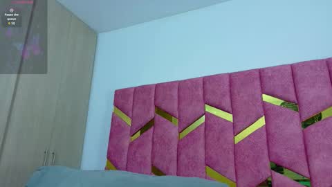 Snapshot of hornyhousekeeper_ chatting on January 2026 12:21:01 PM Valentina online show from January 2026 12:21:01 PM