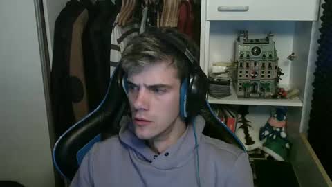 Joey online show from November 2025 07:24:02 PM