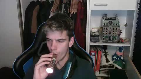 Joey online show from November 2025 06:45:01 PM