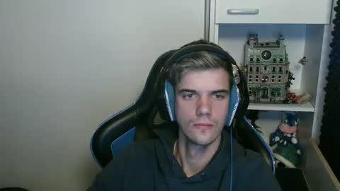 Joey online show from November 2025 07:13:01 PM