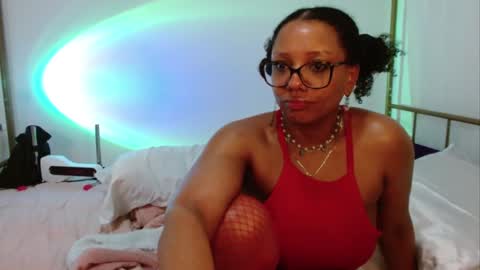 Snapshot of hornylittlehoney chatting on December 2024 05:13:01 PM Horny Little Honey online show from December 2024 05:13:01 PM