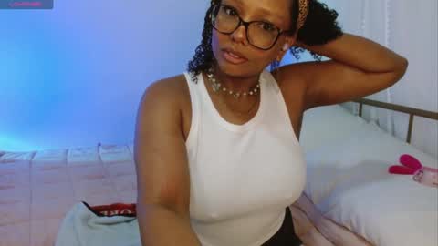 Snapshot of hornylittlehoney chatting on December 2024 12:29:01 AM Horny Little Honey online show from December 2024 12:29:01 AM