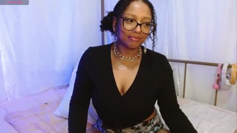 Snapshot of hornylittlehoney chatting on January 2025 01:23:01 AM Horny Little Honey online show from January 2025 01:23:01 AM