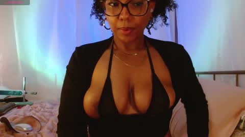 Snapshot of hornylittlehoney chatting on February 2025 08:35:01 AM Horny Little Honey online show from February 2025 08:35:01 AM