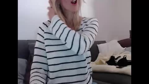 Snapshot of hornyssima chatting on April 2026 04:24:02 PM Hornyssima online show from April 2026 04:24:02 PM