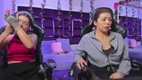 Snapshot of hornyy_mom chatting on November 2025 01:22:02 PM hornyy mom online show from November 2025 01:22:02 PM