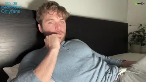 Snapshot of hot8pack01 chatting on December 2024 04:09:02 AM Edward aka Wolf online show from December 2024 04:09:02 AM