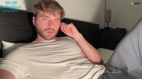 Snapshot of hot8pack01 chatting on September 2025 04:14:01 AM Edward aka Wolf online show from September 2025 04:14:01 AM