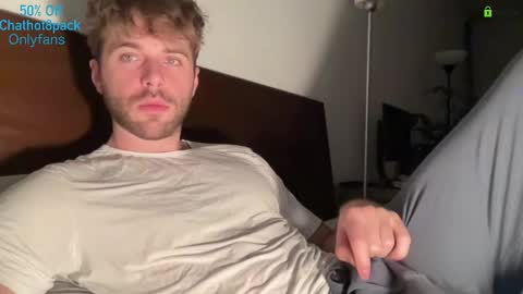 Snapshot of hot8pack01 chatting on November 2025 11:25:01 PM Edward aka Wolf online show from November 2025 11:25:01 PM