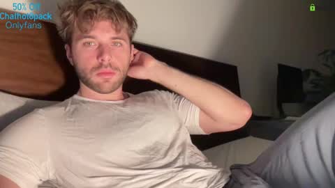 Snapshot of hot8pack01 chatting on November 2025 10:30:02 PM Edward aka Wolf online show from November 2025 10:30:02 PM