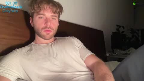 Snapshot of hot8pack01 chatting on December 2025 10:05:01 PM Edward aka Wolf online show from December 2025 10:05:01 PM