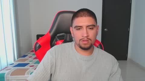 Snapshot of hot__husbands chatting on February 2025 06:53:01 PM hot__husbands online show from February 2025 06:53:01 PM