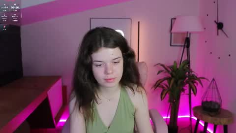 hot__tiny online show from November 2025 01:43:01 PM